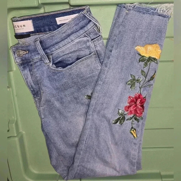 PacSun Super Stretch Ankle Jegging Cutoff Hem Floral Embroidered Jeans Size 24 - Picture 2 of 10
